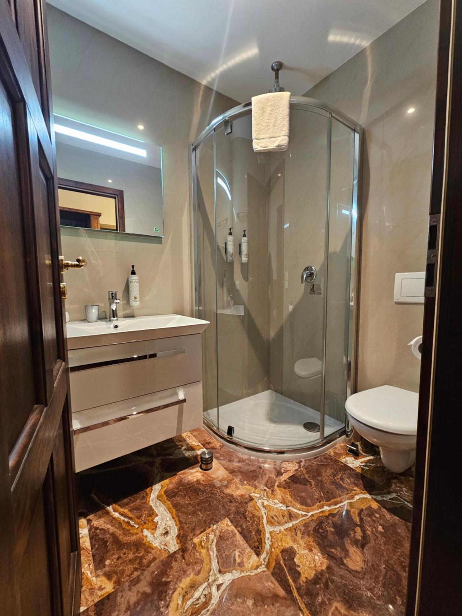 Hotel Galerie رودنيتسي ناد لابيم المظهر الخارجي الصورة