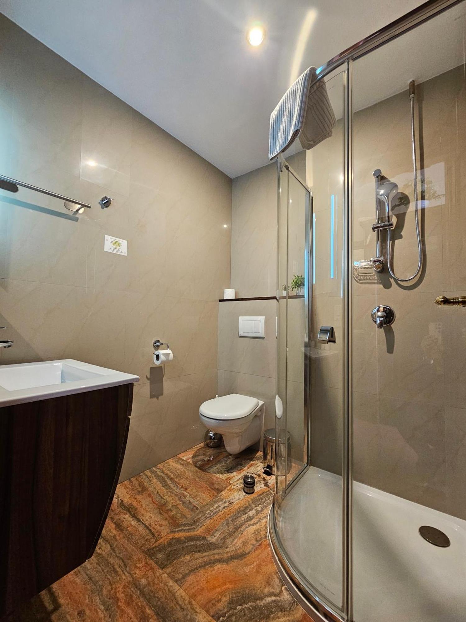 Hotel Galerie رودنيتسي ناد لابيم المظهر الخارجي الصورة